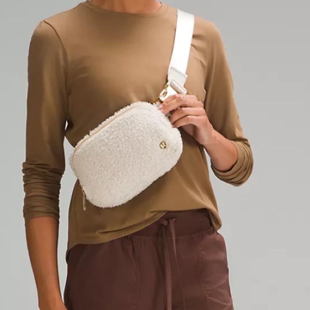 Lululemon Everywhere Fleece Belt Bag